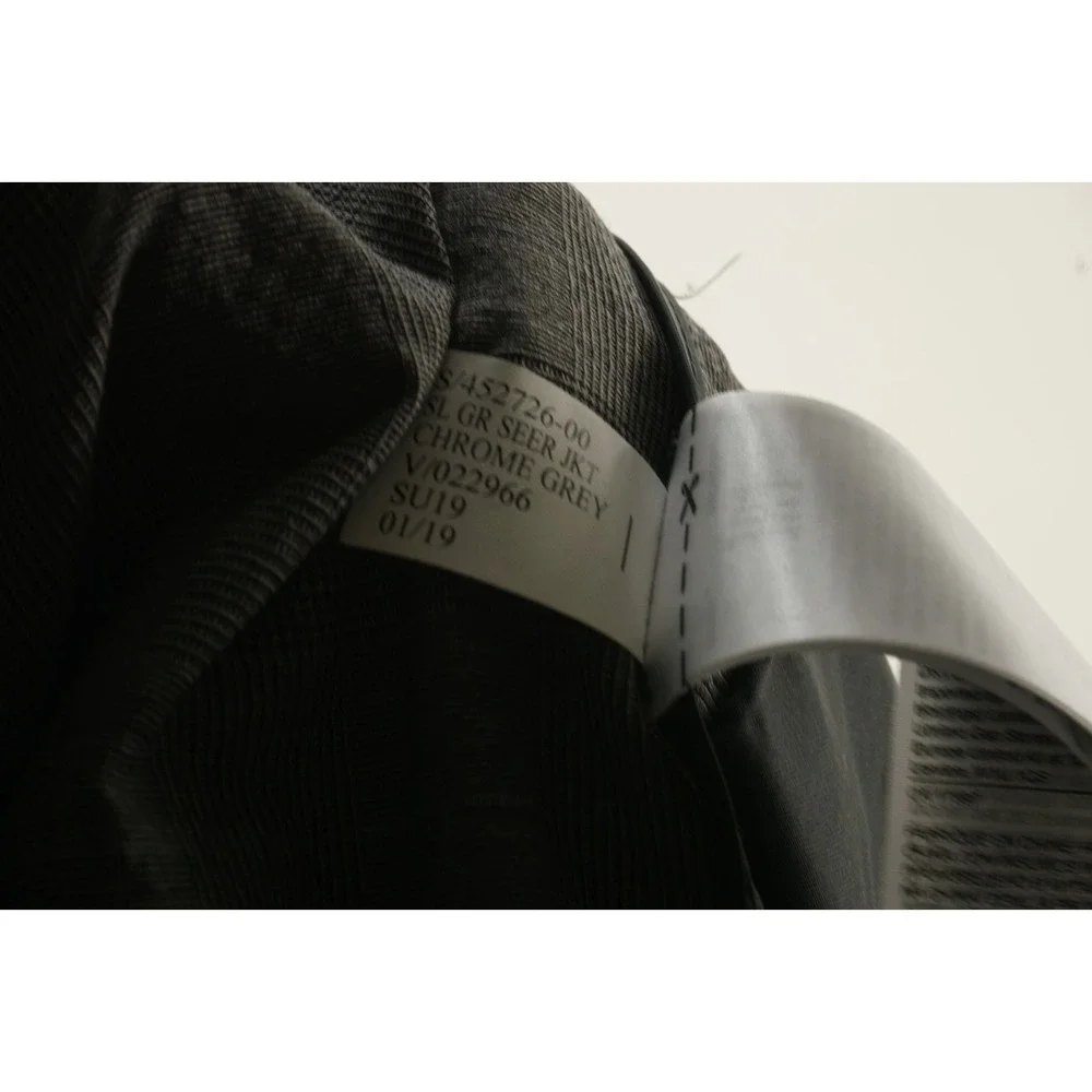 Banana Republic Smart-Weight Performance‎ Wool Seersucker Men's 44R Gray Plaid